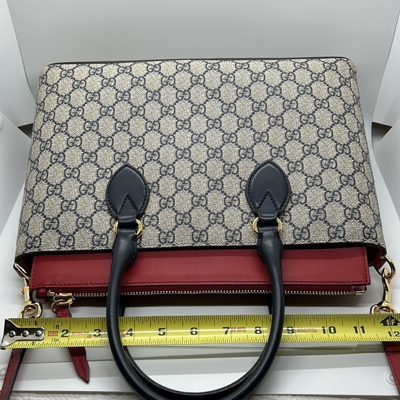 Gucci Linea Supreme Monogram Tote. Nearly New. COA Included - Picture 6 of 16